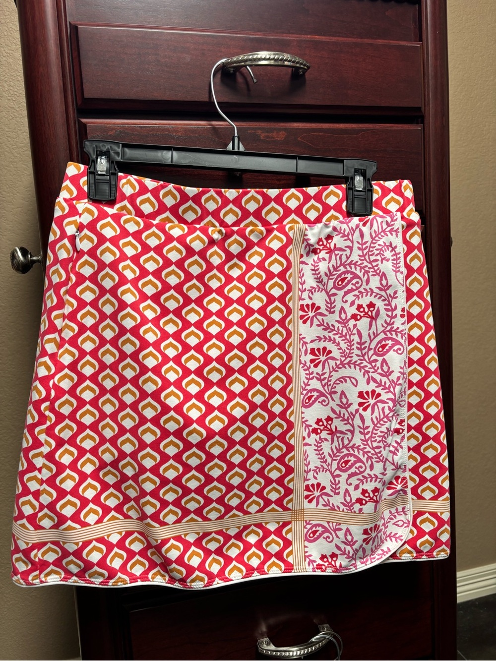 J. McLaughlin Red and Pink Patterned Golf Skort